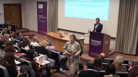 Vortrag Dr. Nicholas D. Embleton &uuml;ber die Bedeutung von Muttermilch f&uuml;r Fr&uuml;hgeborene​