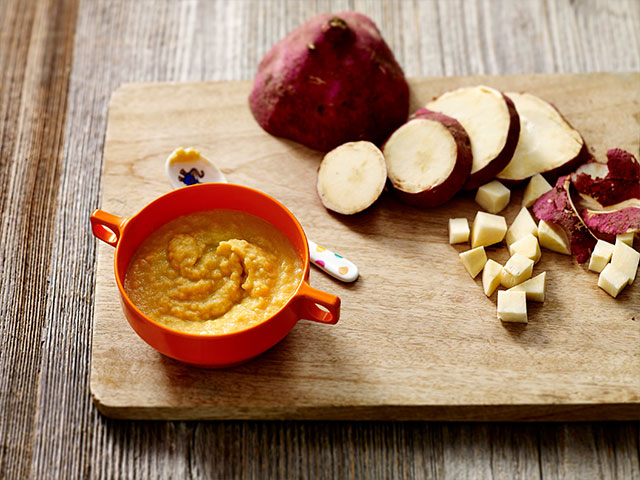 Hühnchen und Apfel von ihrer süßen Seite