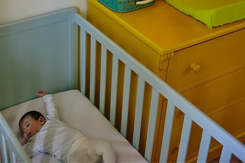 Sicherer Babyschlaf: Wie sollen Babys schlafen?