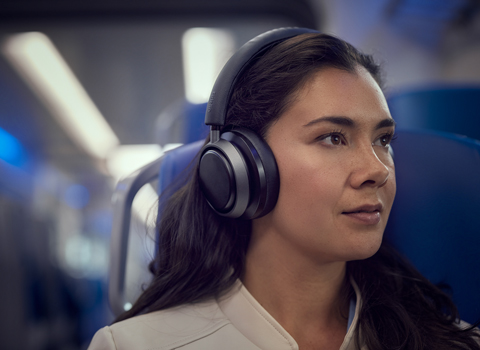 Ein Mann, der das einzigartige Fidelio Erlebnis genie&szlig;t