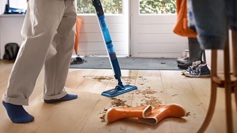 Tschüss Wischmopp, hallo OneUp - Philips OneUp elektrischer Mopp macht Schluss mit dem Putzeimer