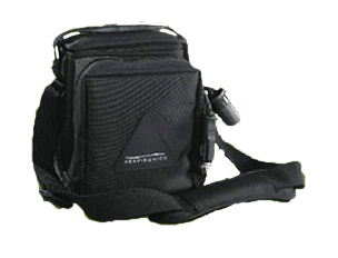 eine schwarze Tasche mit einem Riemen