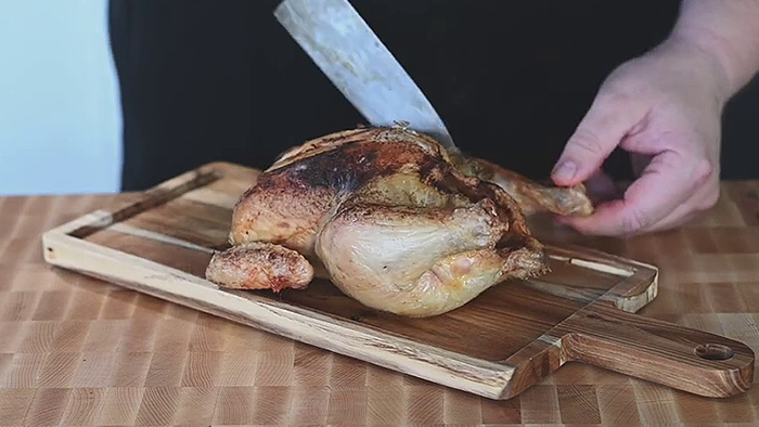 Ganzes H&uuml;hnchen mit Tomatenbutter aus dem Airfryer